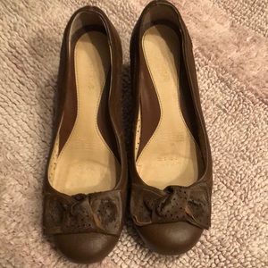 Women’s brown wedges (size 8) excellent condition